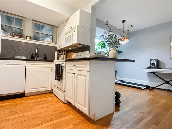 76 Boylston St APT 5, Newton, MA 02467