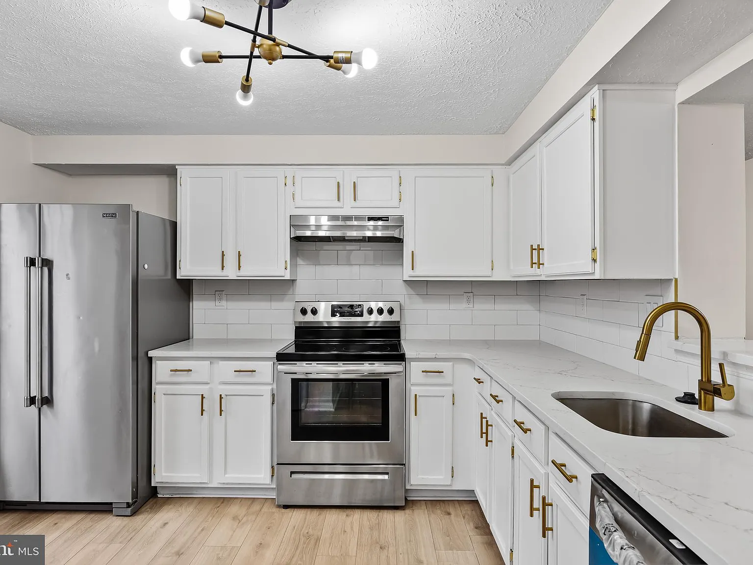 3 bed, 1.5 bath, 1360 sqft, $2,350 — Photo 4