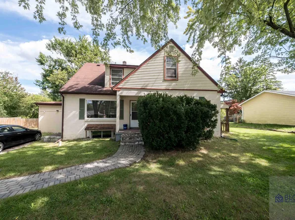 1860 N Maple Rd, Ann Arbor, MI 48103