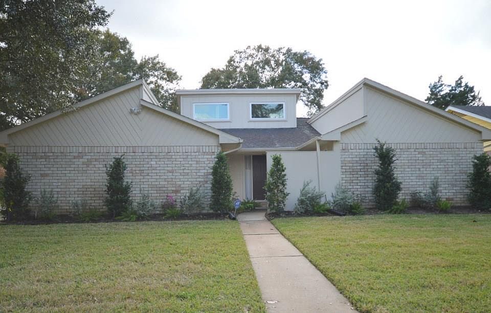 1st image of 15803 Echo Canyon Dr