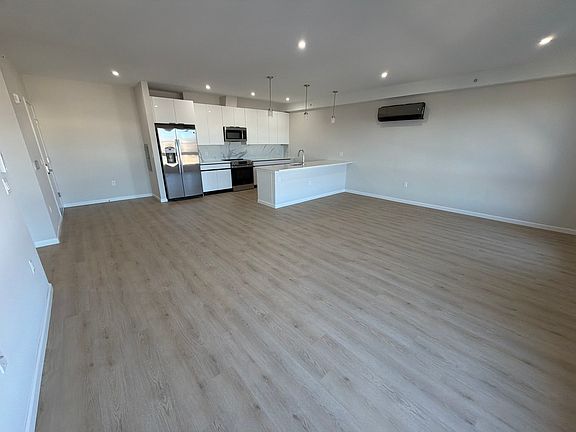 3rd image of 209-213 Mount Pleasant Ave #2