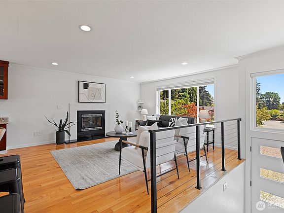 2nd image of 12938 NE 136th Place