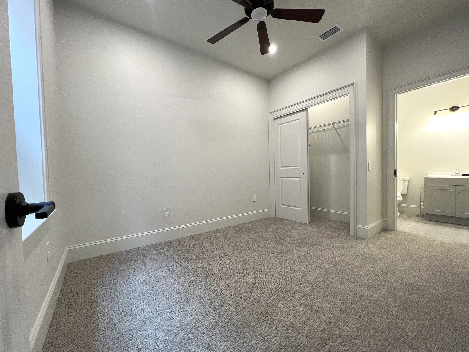 244 E Park Ave — Photo 4