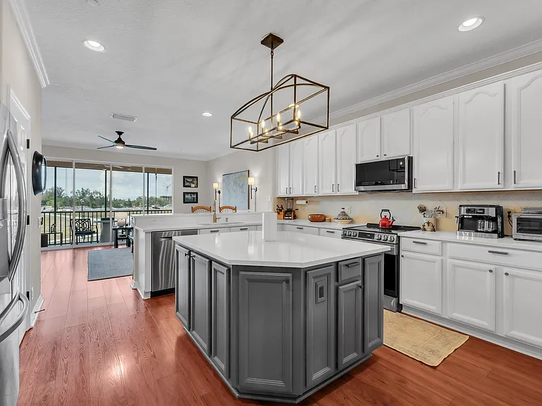1127 Venetian Harbor Dr NE — Photo 10