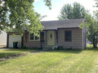 1413 11th Ave, Windom, MN 56101