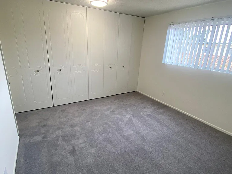Chateau Garnet Apts. — Photo 34