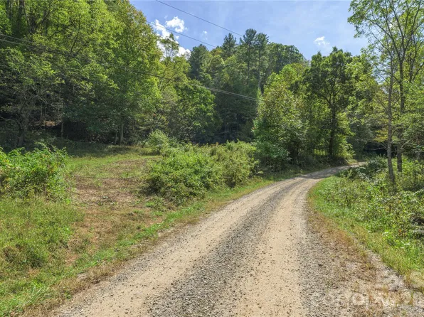 10281 White Oak Rd, Waynesville, NC 28785