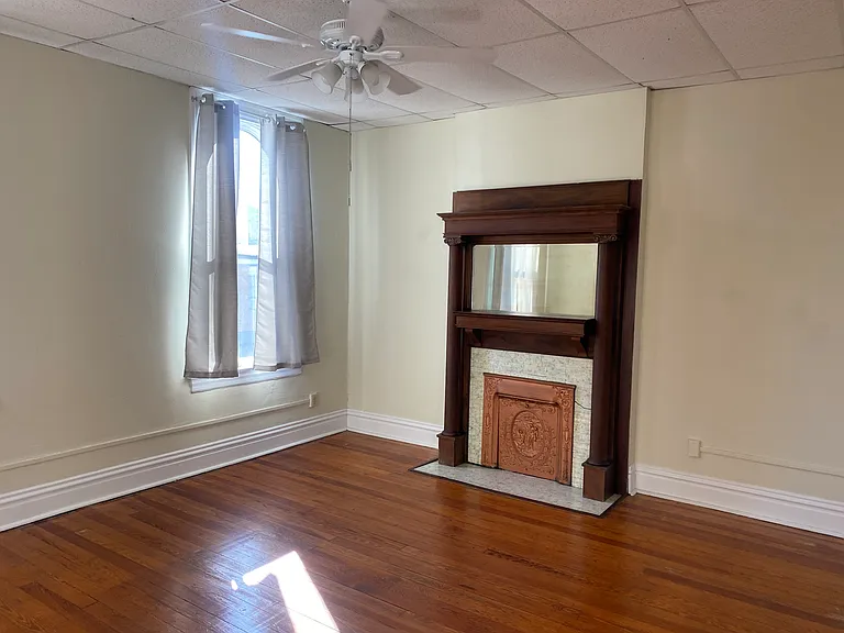 109 S Main St — Photo 4