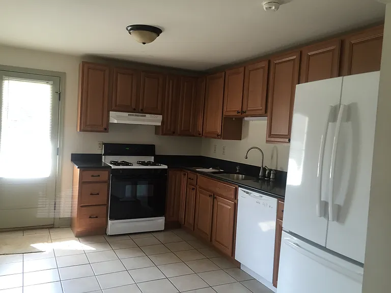 209 Longwood Rd #1 — Photo 7