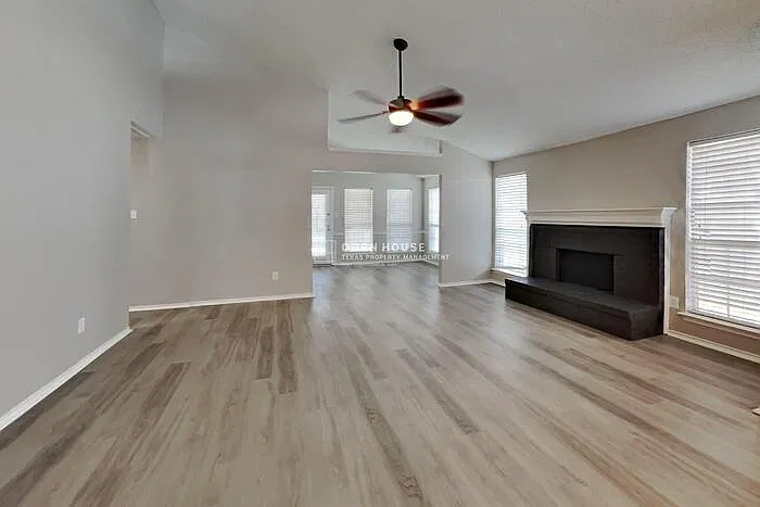 3 bed, 2.0 bath, 1568 sqft, $2,175 — Photo 2