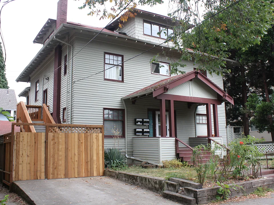 1311 NE Schuyler St #2.1