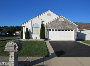 1 Maidstone Ct, Toms River, NJ 08757