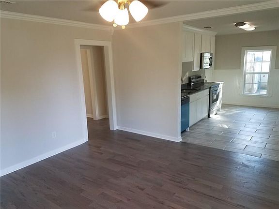 2nd image of 1016 E Beddell St