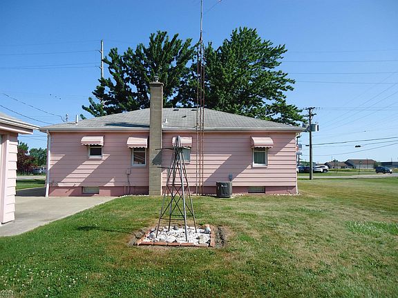5th image of 2075 Plank Rd