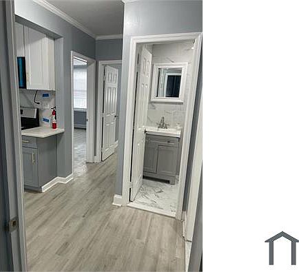 4th image of 3021 Young Ave #1