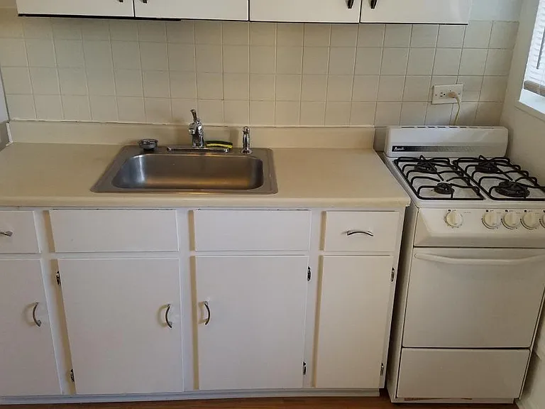 312 Chicago Ave — Photo 3