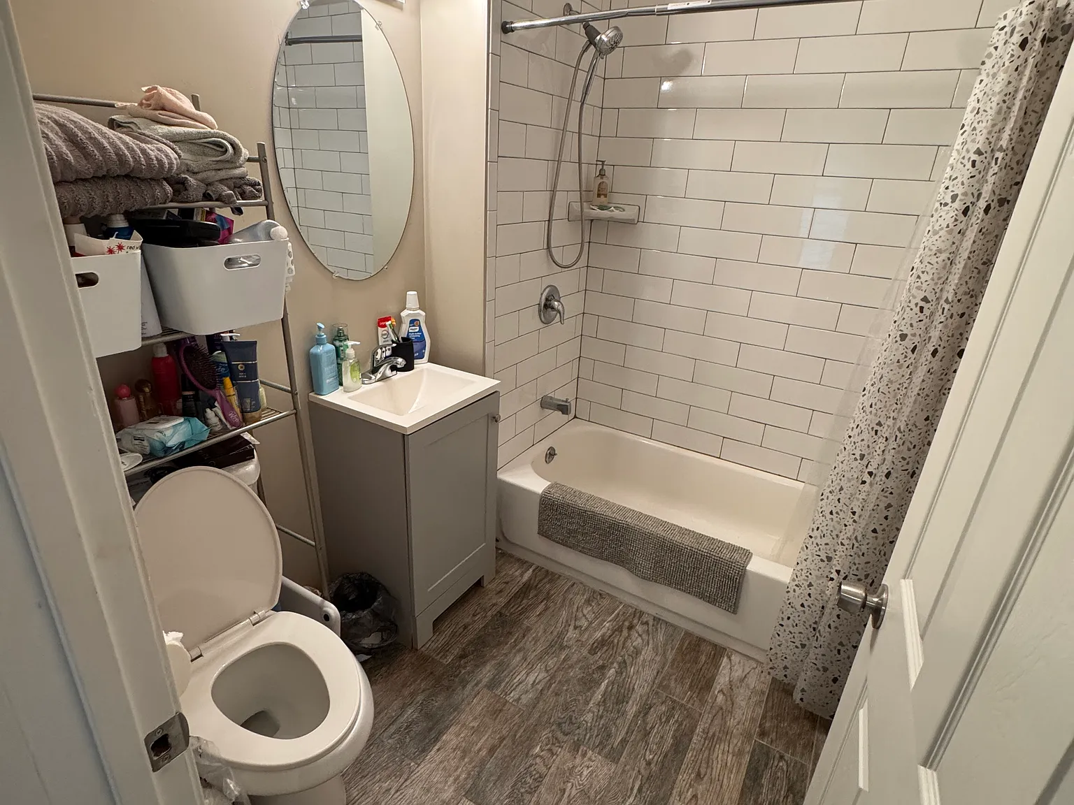 2433 N Fratney St — Photo 2
