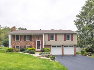 6 Greenview Dr, Jeannette, PA 15644