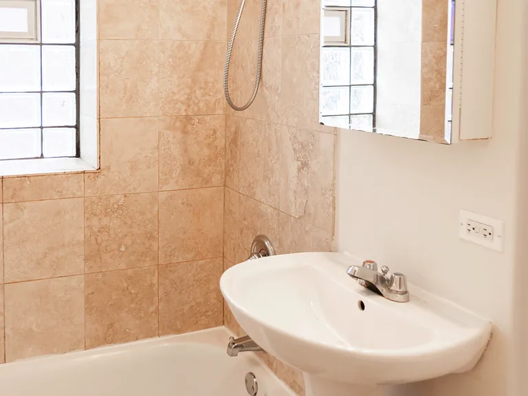 1210 W Waveland Ave #1 — Photo 9