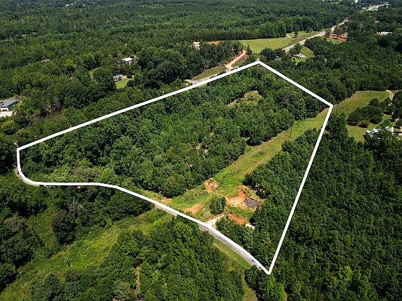3rd image of 105 Melba Ln