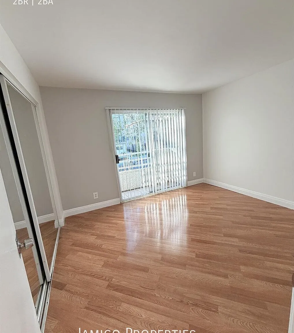 3350 Drew St — Photo 3