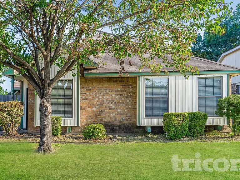 1734 Windmill Ln — Photo 1