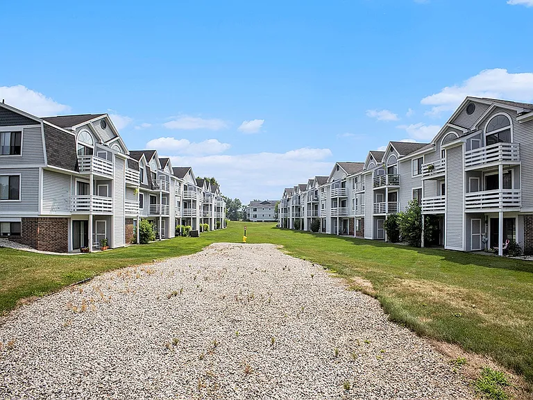 Canal Club Apartments — Photo 39