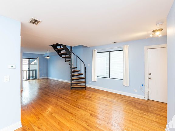 4th image of 2643 N Southport Ave #D