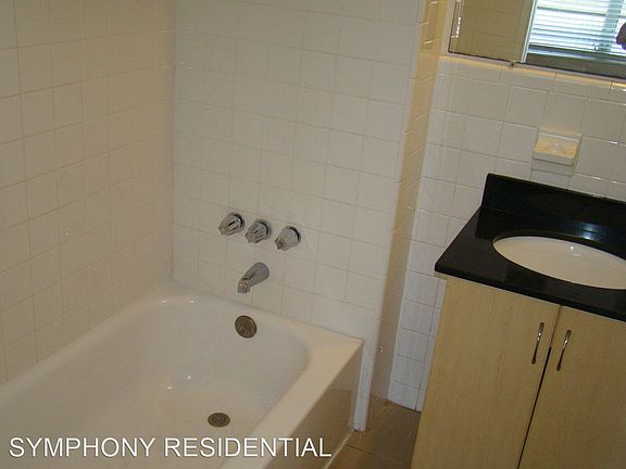 4th image of 1941 NE 51st St APT 45