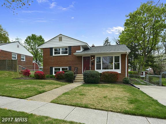 3rd image of 12727 Robindale Dr