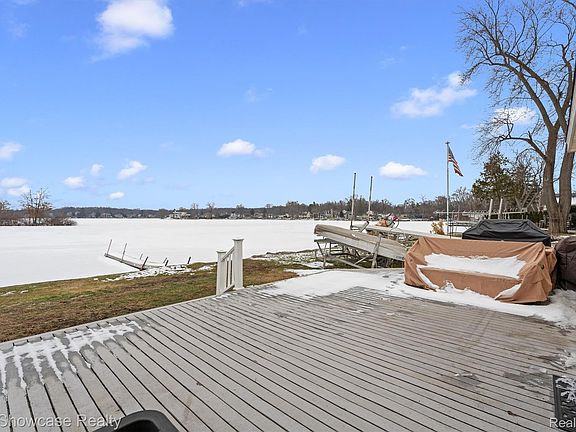 5th image of 2324 N Duck Lake Rd