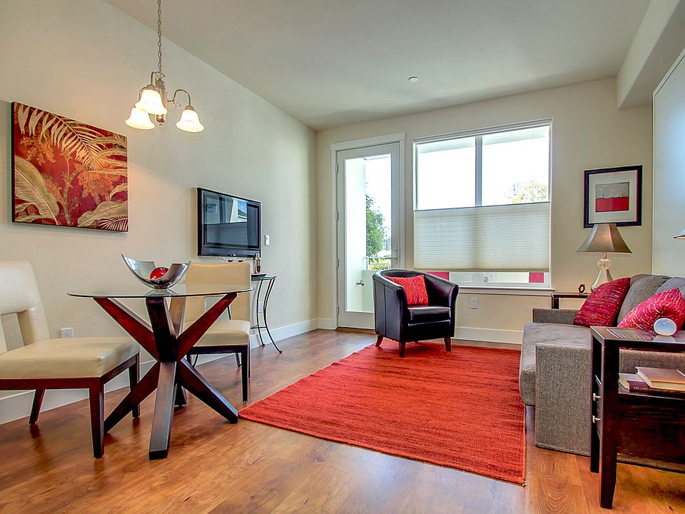 1st image of 224 Laurel St #206
