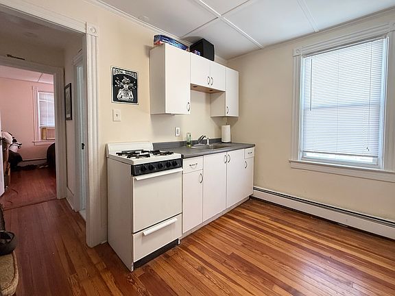 2nd image of 41 Kings Rd APT 6