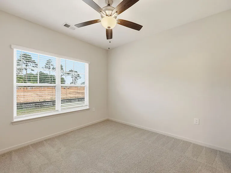 190 Grove Cir #104 — Photo 16