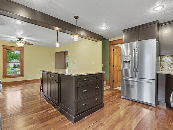 3rd image of 604 8th St SW