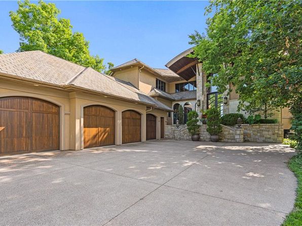472 N Winnebago Dr, Lake Winnebago, MO 64034