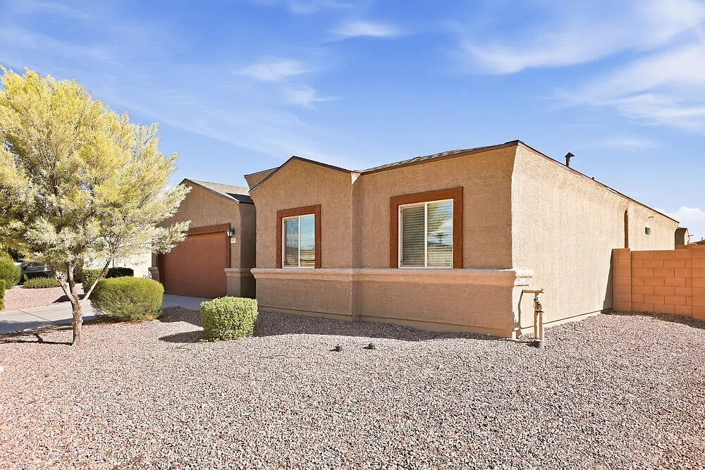 3 bed, 2.0 bath, 1793 sqft, $1,910 — Photo 2
