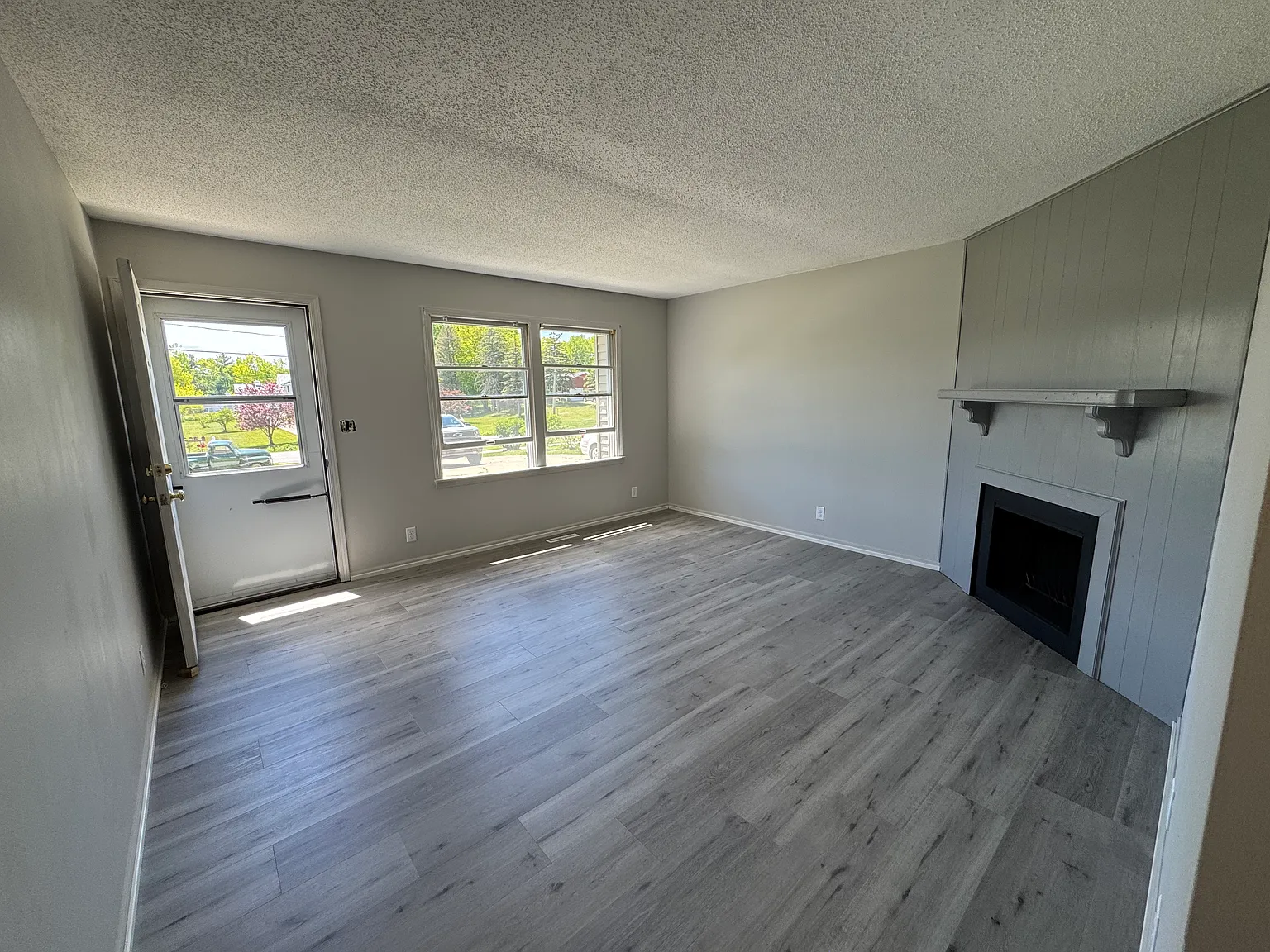 2 bed, 800 sqft, $1,600 — Photo 2