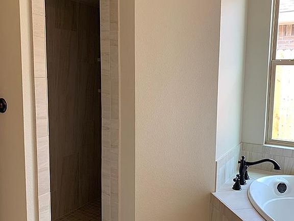 3rd image of 1318 Solomon Ln