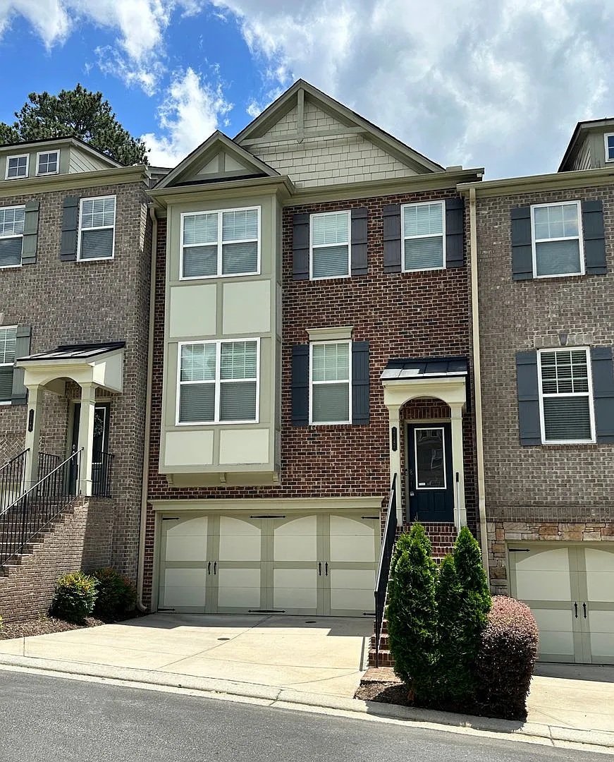 3 bedroom 3 bath Townhouse in Cobblestone at Brookhaven gated swim community — Photo 1