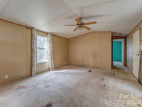 5th image of 206 Chapman Hill Rd