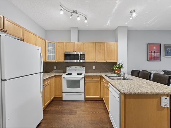4th image of 226 Macewan Rd SW #111