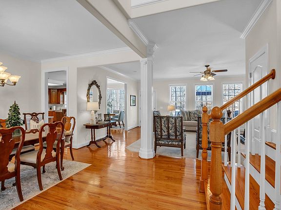 4th image of 406 Scenic Oak Dr