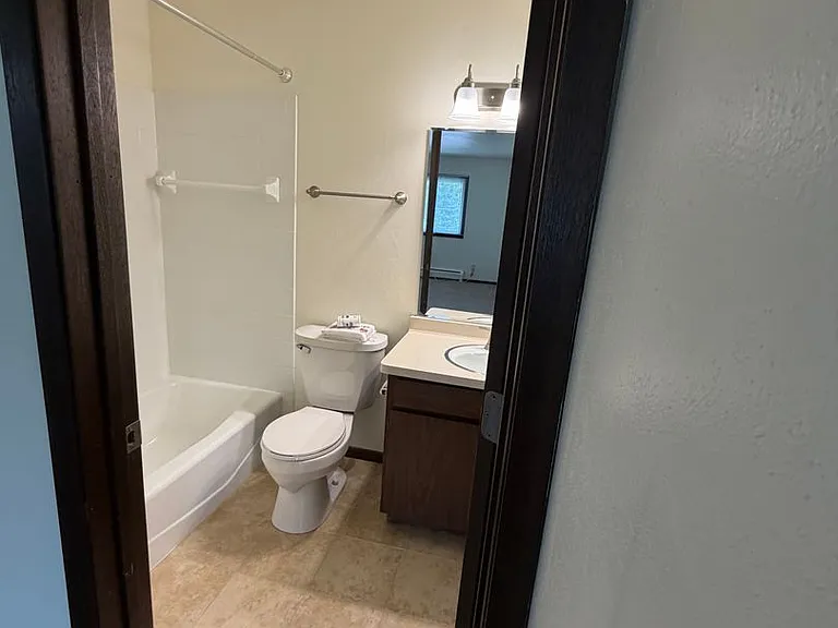 102 E Wisconsin St — Photo 10