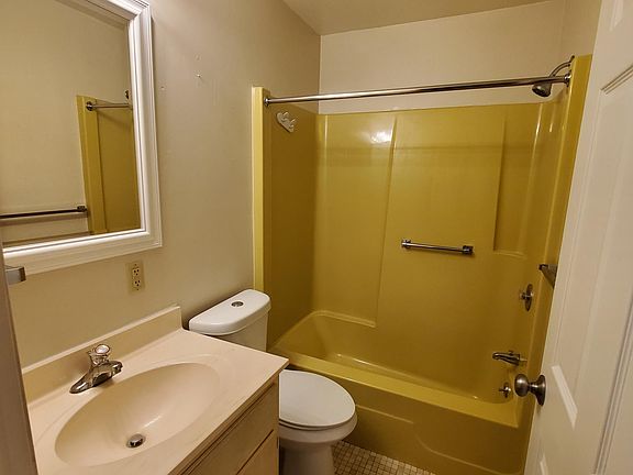 4th image of 1560 E Front St #104