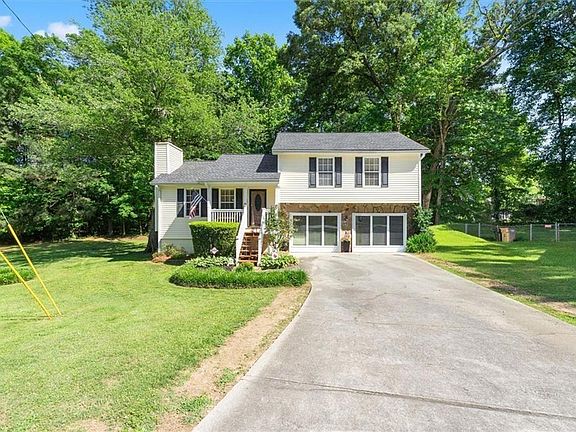 2nd image of 3091 Westview Dr