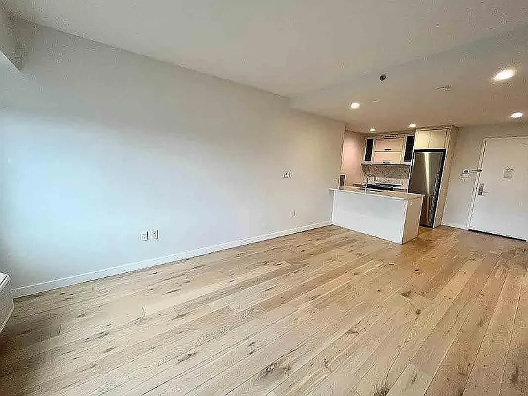555 Waverly Ave #4H — Photo 4