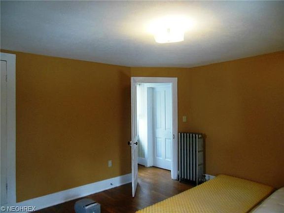 5th image of 611 River St