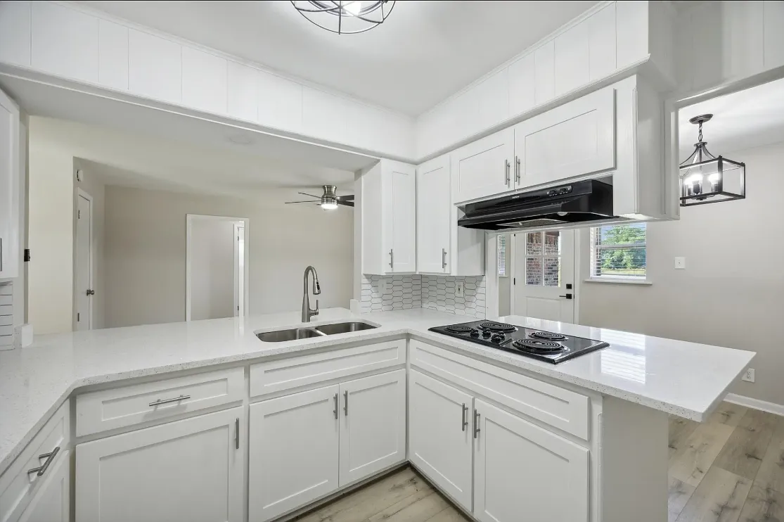 3 bed, 1305 sqft, $1,850 — Photo 2