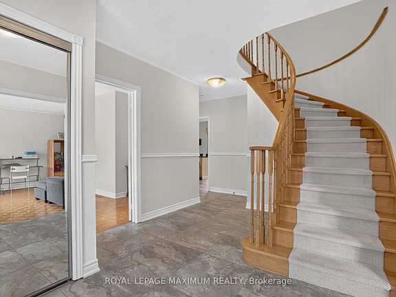 5th image of 33 Whitburn Cres